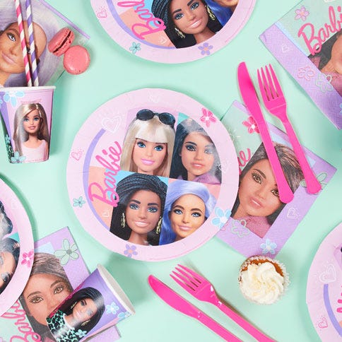 Barbie paper plate featuring a print of four barbie dolls' heads